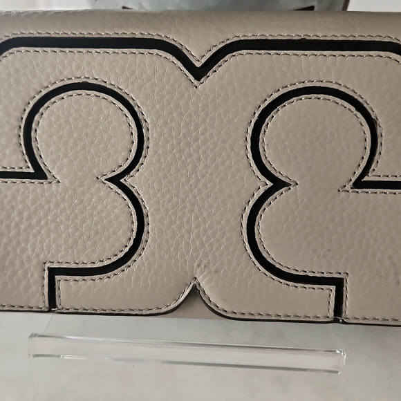 Tory Burch Clutch w/ Chain & Insert - Picture 4 of 13